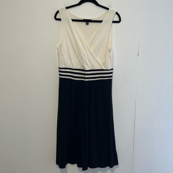Lands End Sleeveless White & Blue Below The Knee J25 - Picture 1 of 4
